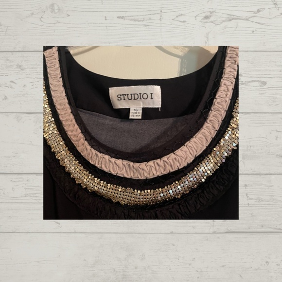 Studio I Sleeveless Dress - Picture 4 of 4